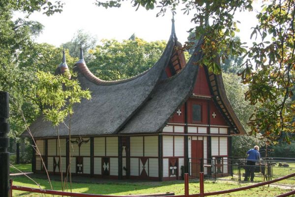 Minagkabauhuis (&copy; Walther Schoonenberg)