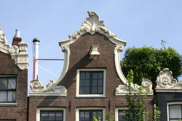 OZ Voorburgwal 105 (&copy; Walther Schoonenberg)