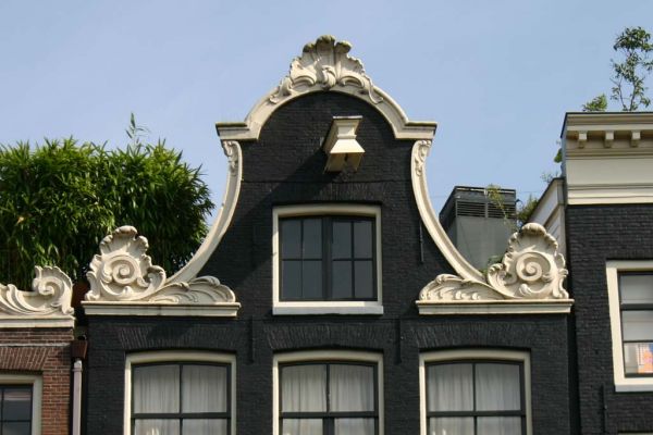 OZ Voorburgwal 107 (&copy; Walther Schoonenberg)
