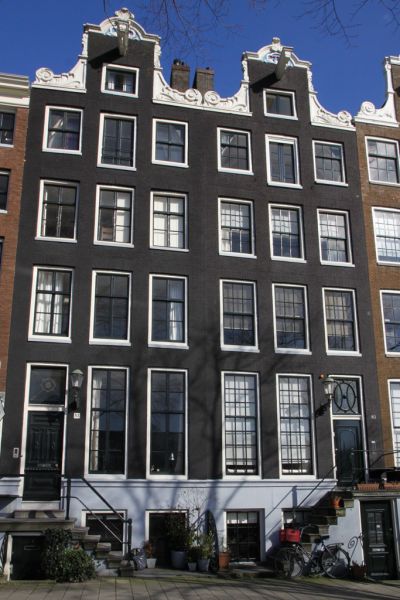 Amstel 83-85 (&copy; Walther Schoonenberg)