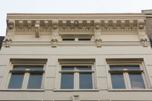 Kalverstraat 224 (&copy; Walther Schoonenberg)