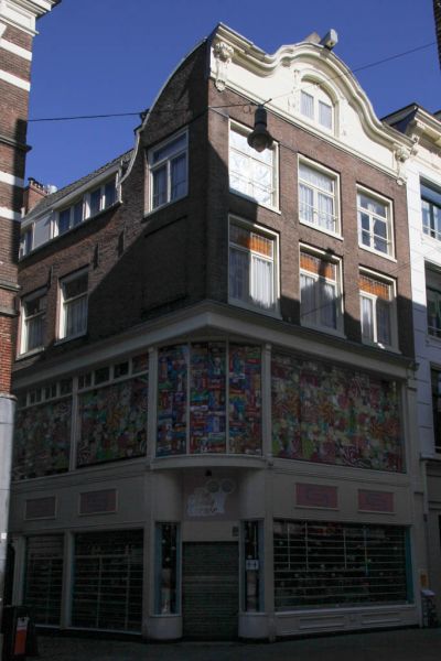 Nieuwendijk 124 hoek Kolksteeg (&copy; Walther Schoonenberg)