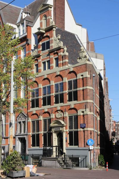 Makelaarskantoor, NZ Voorburgwal 75 (&copy; Walther Schoonenberg)