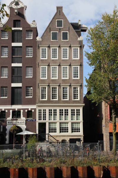 OZ Voorburgwal 40 (&copy; Walther Schoonenberg)