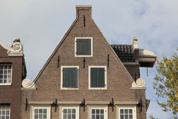 OZ Voorburgwal 40 (&copy; Walther Schoonenberg)