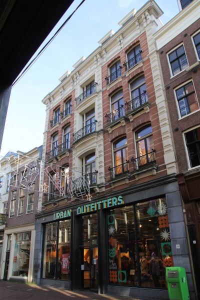 Kalverstraat 33 (&copy; Walther Schoonenberg)