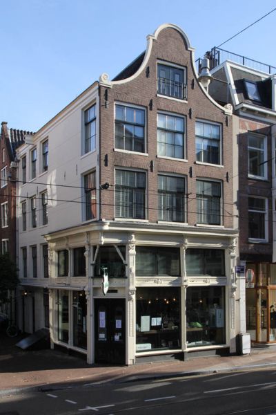 Utrechtsestraat 137 (&copy; Walther Schoonenberg)