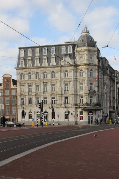 Hotel Victoria, Damrak 1-5 (&copy; Walther Schoonenberg)