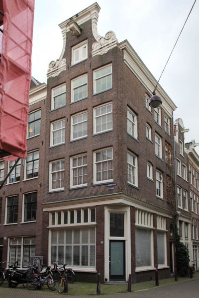 Lindenstraat 43 / Eerste Boomdwarsstraat 1A (&copy; Walther Schoonenberg)