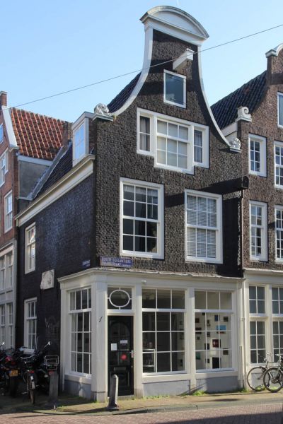 Eerste Egelantiersdwarsstraat 1 (&copy; Walther Schoonenberg)