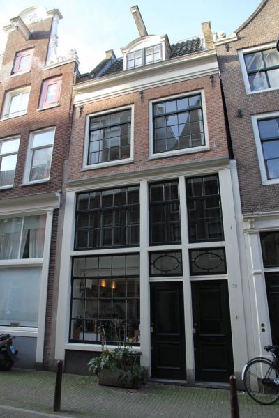 Eerste Lindendwarsstraat 20 (&copy; Walther Schoonenberg)