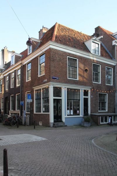 Weteringstraat 19 hoek Eerste Weteringdwarsstraat (&copy; Walther Schoonenberg)