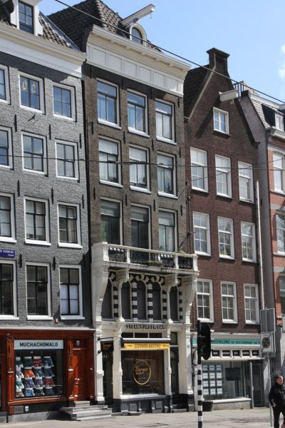 NZ Voorburgwal 151 (&copy; Walther Schoonenberg)