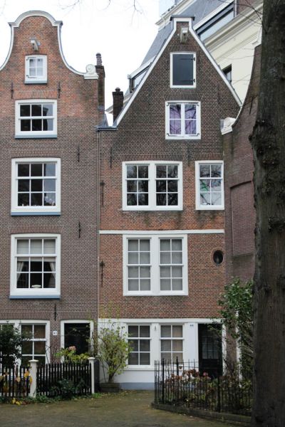 Begijnhof 44 (&copy; Walther Schoonenberg)