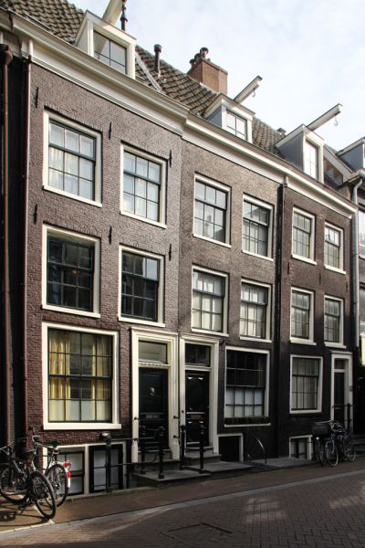 Leidsekruisstraat 1-3-5 (&copy; Walther Schoonenberg)
