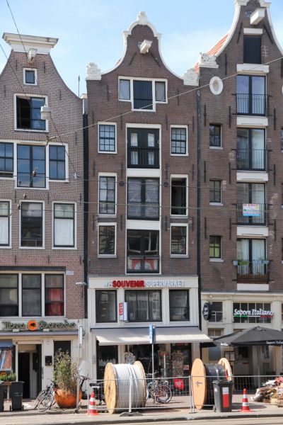 NZ Voorburgwal 20 (&copy; Walther Schoonenberg)
