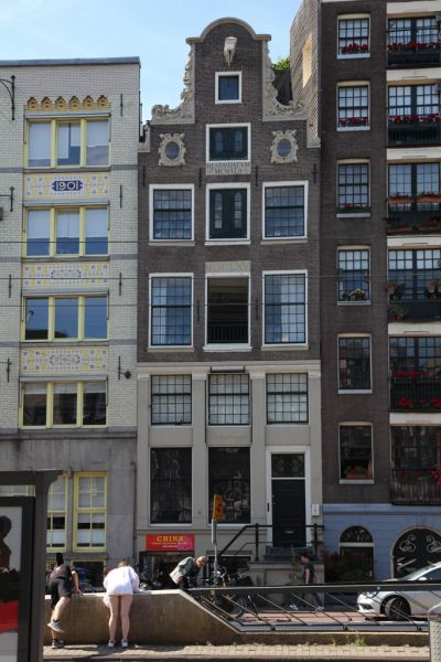 NZ Voorburgwal 66 (&copy; Walther Schoonenberg)