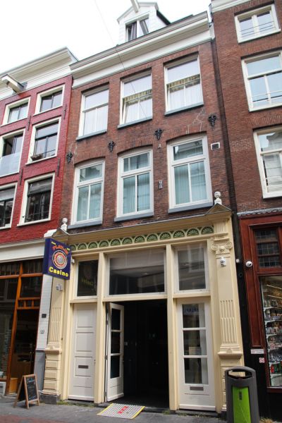 Nieuwendijk 37 (&copy; Walther Schoonenberg)