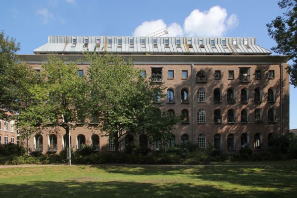 Oostenburgervoorstraat 182-316 (&copy; Walther Schoonenberg)