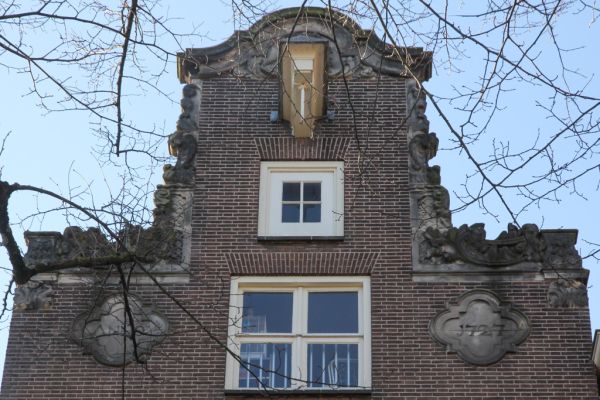 Herplaatste geveltop (&copy; Walther Schoonenberg)