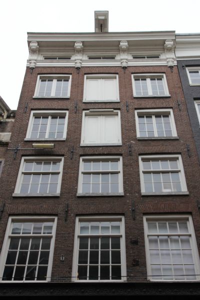 Kalverstraat 172 (&copy; Walther Schoonenberg)