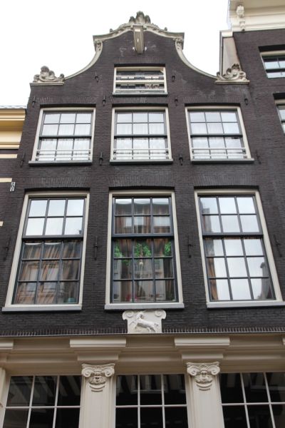 Warmoesstraat 16A (&copy; Walther Schoonenberg)