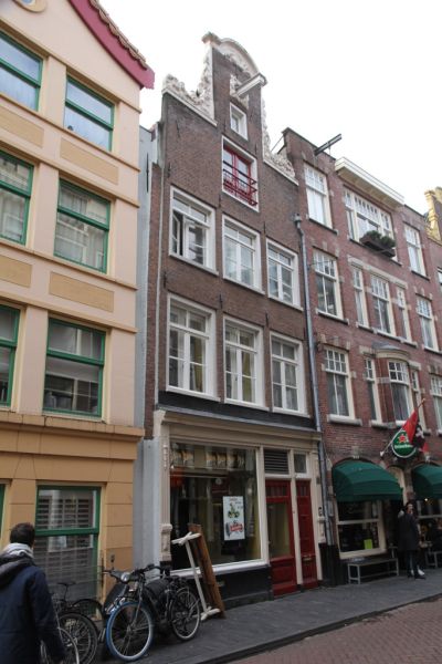Zeedijk 104 (&copy; Walther Schoonenberg)