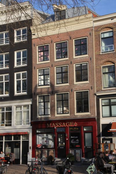 Nieuwmarkt 11 (&copy; Walther Schoonenberg)