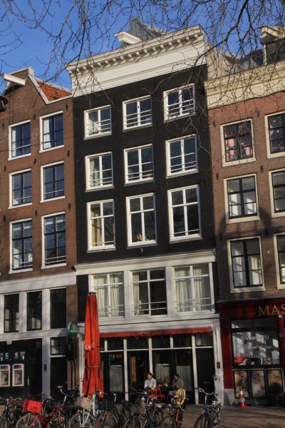Nieuwmarkt 9 (&copy; Walther Schoonenberg)