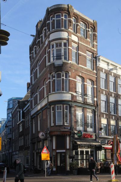 Nieuwmarkt 1 (&copy; Walther Schoonenberg)