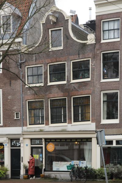 Muiderstraat 24 (&copy; Walther Schoonenberg)