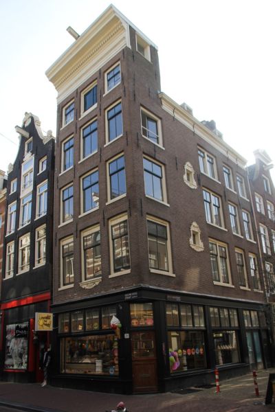 Nieuwe Hoogstraat 20 (&copy; Walther Schoonenberg)