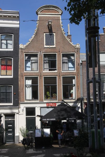 Nieuwmarkt 8 (&copy; Walther Schoonenberg)