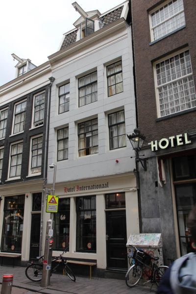 Warmoesstraat 3 (&copy; Walther Schoonenberg)