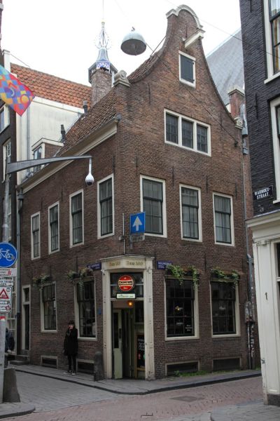 Nieuwebrugsteeg 15 (&copy; Walther Schoonenberg)