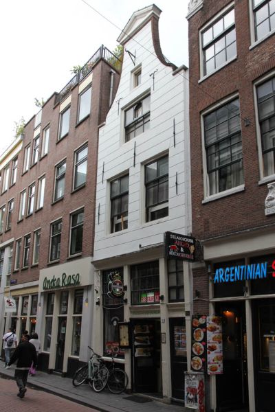 Warmoesstraat 31 (&copy; Walther Schoonenberg)