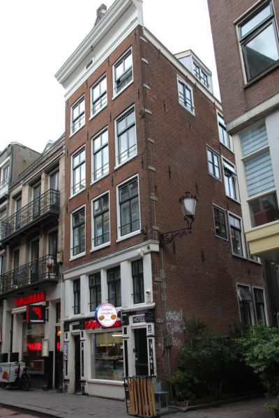 Warmoesstraat 23 (&copy; Walther Schoonenberg)