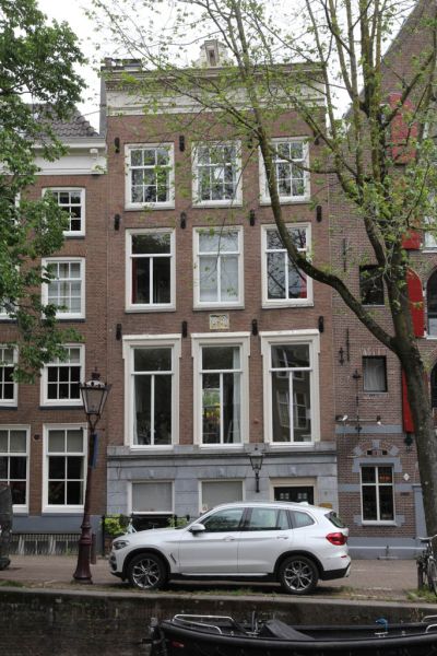 Reguliersgracht 9 (&copy; Walther Schoonenberg)