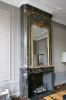 Marmeren schouw met spiegel in de voorkamer 1ste verdieping (© Walther Schoonenberg)