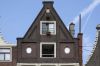 19de-eeuwse top van Leidsegracht 12 (&copy; Walther Schoonenberg)