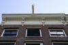 Keizersgracht 690. Houten kroonlijst met vier consoles (&copy; Walther Schoonenberg)