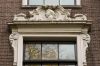 Detail van de raamomlijsting (&copy; Walther Schoonenberg)