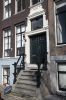 Ingangspartij met frontale stoep (&copy; Walther Schoonenberg)