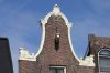 Klokgeveltop met kuif (herplaatst) (&copy; Walther Schoonenberg)