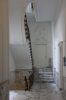 Singel 130: marmeren gang met fraai trappenhuis in het tussenlid tussen voor- en achterhuis (© Walther Schoonenberg)
