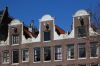 Halsgevels met gedeelde klauwstukken Halsgevels met gedeelde klauwstukken (© Walther Schoonenberg)