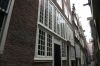 De houten onderpuien van de twee achterhuizen (&copy; Walther Schoonenberg)