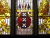 Glas-in-lood venster met stadswapen (&copy; Walther Schoonenberg)
