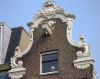 Uitzonderlijk fraaie rococo-klokgeveltop (&copy; Walther Schoonenberg)