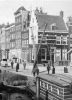 Brouwersgracht 66. Op een oude foto staat de oorspronkelijke toestand.